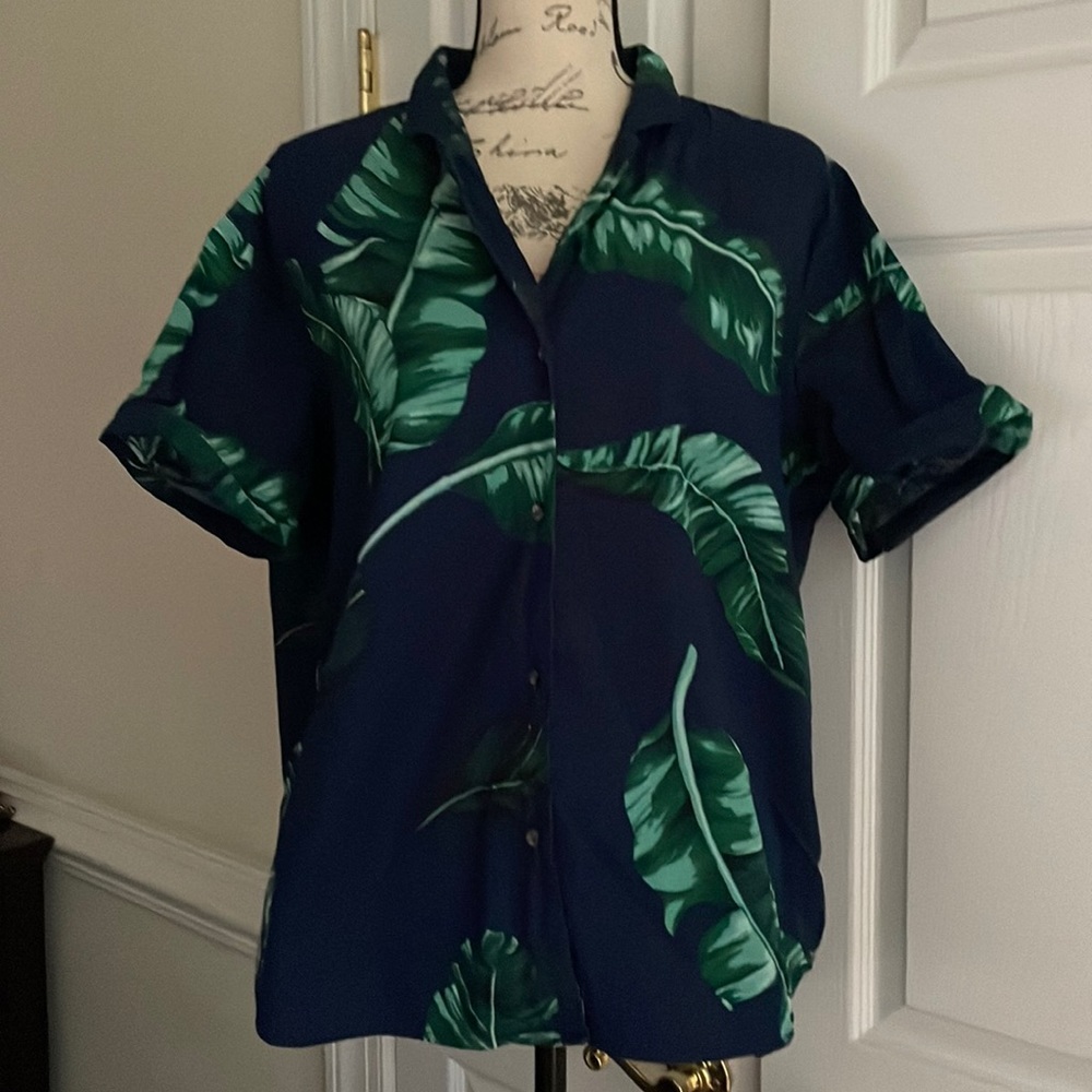 28 Palms buttons down shirt
